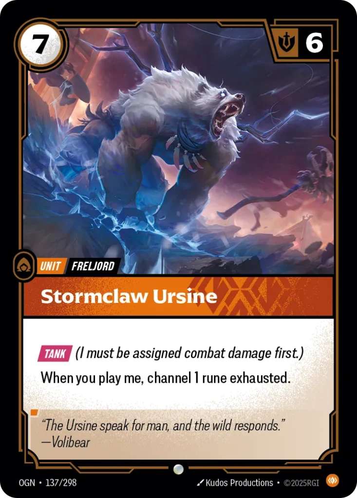 Karta Riftbound: Stormclaw Ursine — Unit, kolor Body, dodatek Origins. Ilustracja: Kudos Productions. Opis karty: Tank (I must be assigned combat damage first.)When you play me, channel 1 rune exhausted.