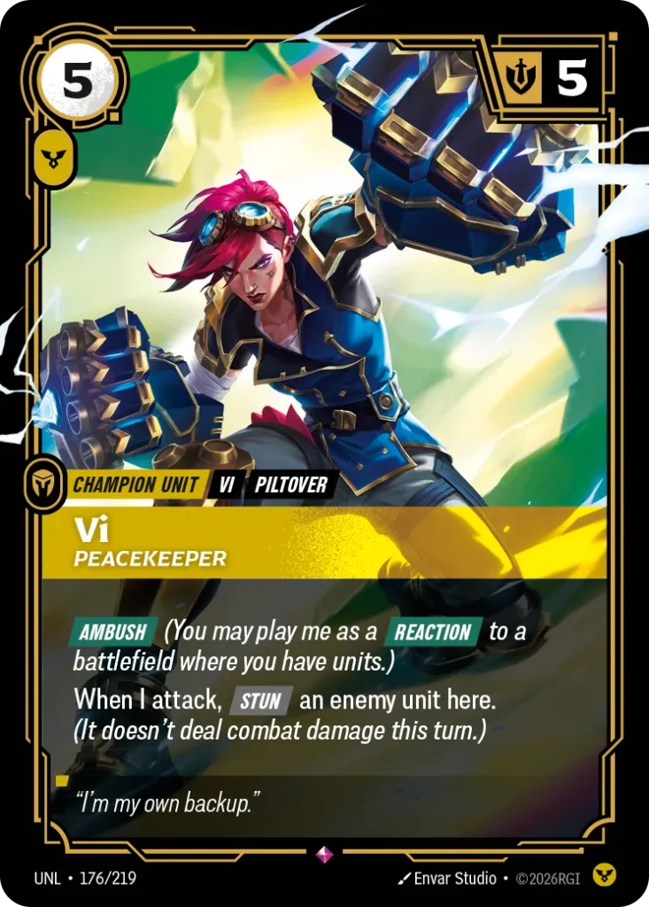 Karta Riftbound: Vi - Peacekeeper — Unit, kolor Order, dodatek Unleashed. Ilustracja: Envar Studio. Opis karty: Ambush (You may play me as a Reaction to a battlefield where you have units.)When I attack, Stun an enemy unit here. (It doesn't