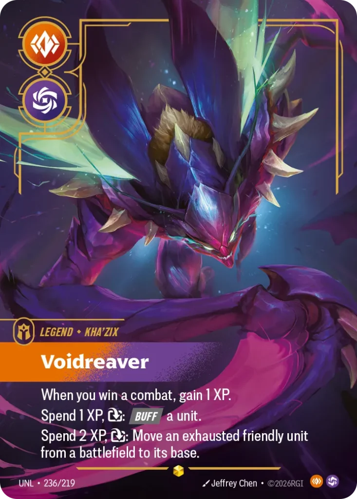 Karta Riftbound: Kha'Zix - Voidreaver (Overnumbered) — Legend, kolor Body/Chaos, dodatek Unleashed. Ilustracja: Jeffrey Chen. Opis karty: When you win a combat, gain 1 XP.Spend 1 XP, : Buff a unit.Spend 2 XP, : Move an exhausted friendly un